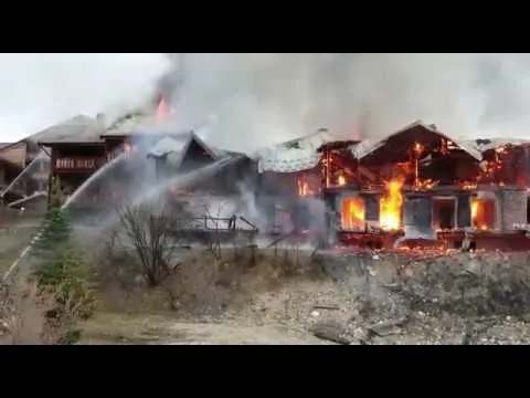incendie spectaculaire à courchevel : un chalet entièrement détruit dans la nuit